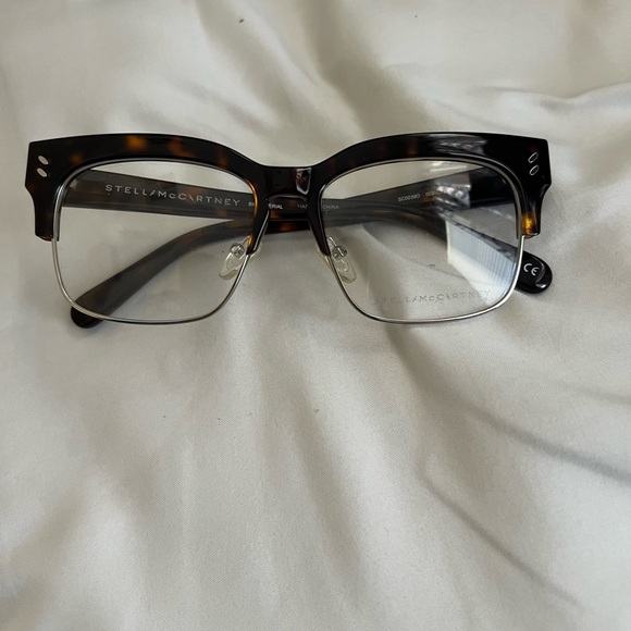 Authentic designer eyeglasses. - Picture 8 of 16